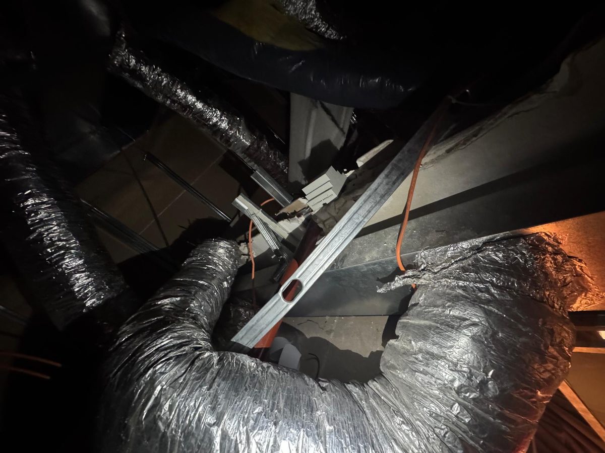 Gaine gainable percée avec isolant déchiré causant des pertes thermiques